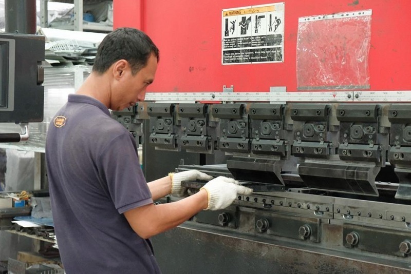 พับชิ้นงานด้วยเครื่อง CNC